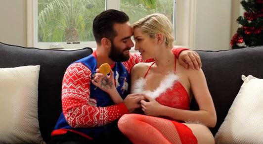 Новогодний сюрприз от любимой девушки (Passion-HD)