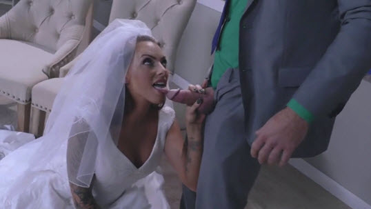 Девственница невеста дала в попку продавцу